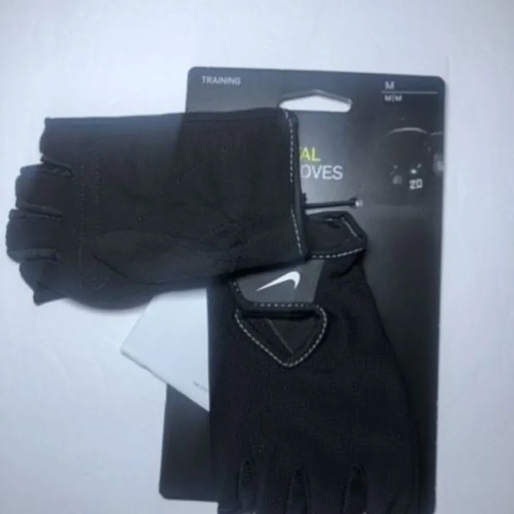 Nike Fundamental Women's Gloves Black/White Size Medium
